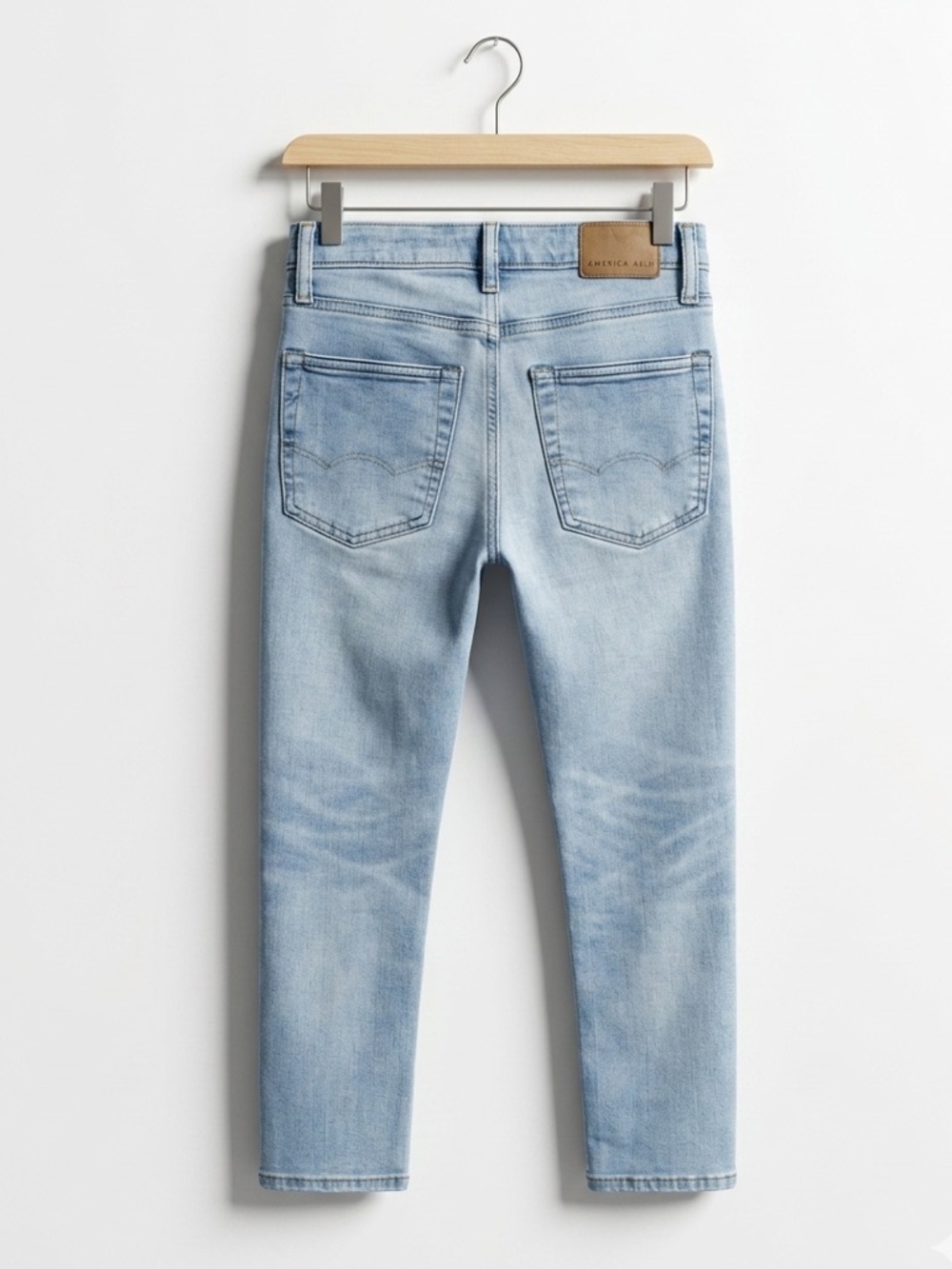 American Eagle Outfitters Airflex Light Wash Straight Leg Denim Jeans 26x28 NWOT - Picture 2 of 4
